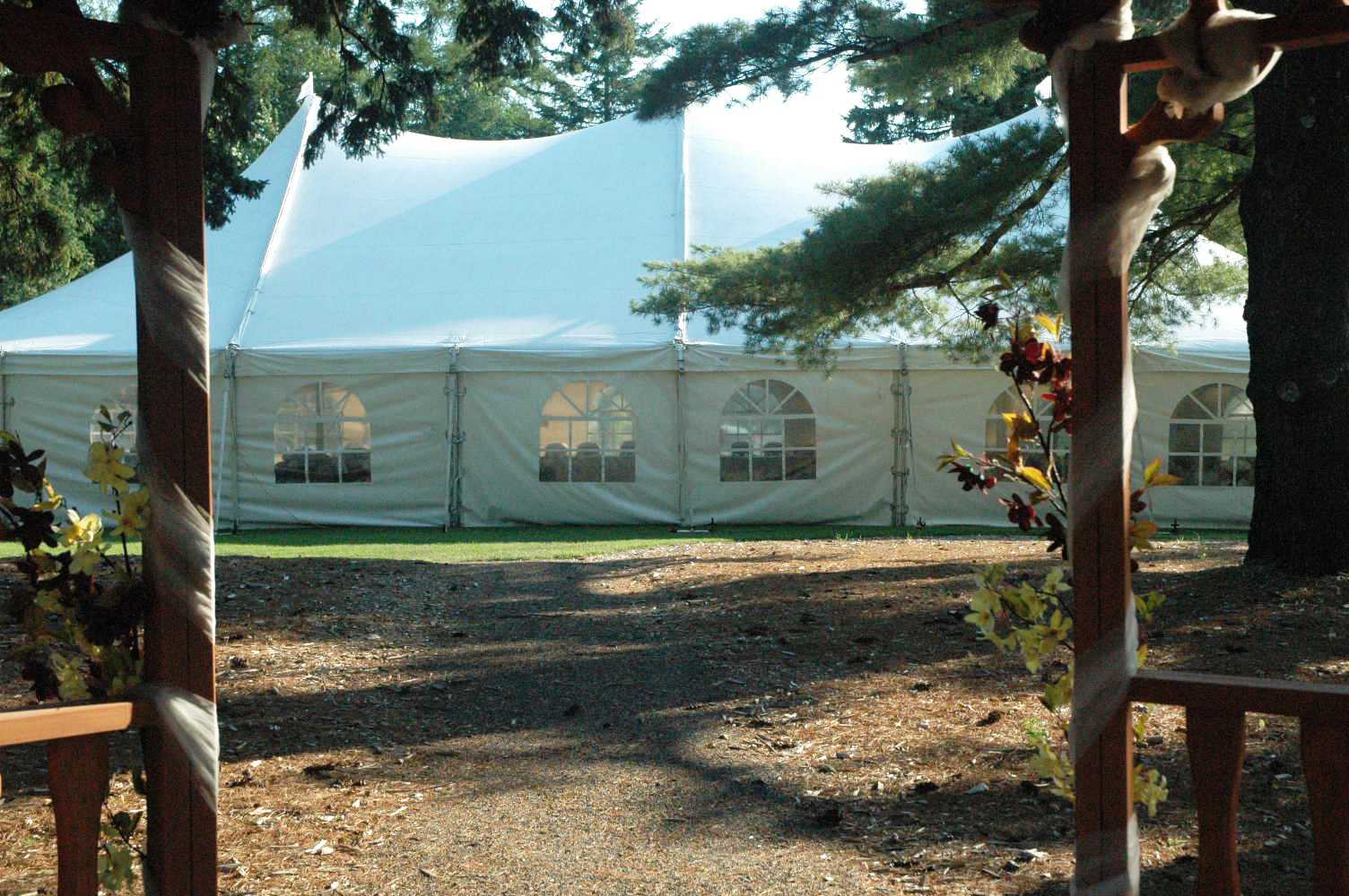 Châpiteau qui représente une salle de réception à mirabel