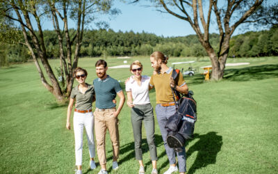 Sortie de golf entre amis : comment organiser une journée vraiment réussie