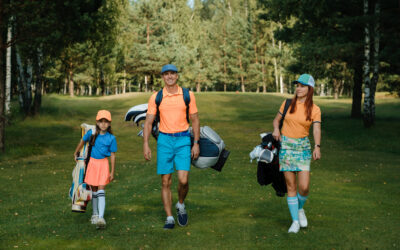 Jouer au golf en famille : activités et conseils pour une sortie réussie avec les enfants
